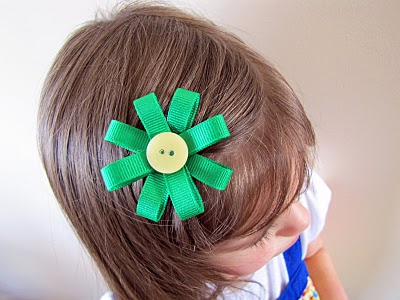fermaglio con nastro a forma di fiore