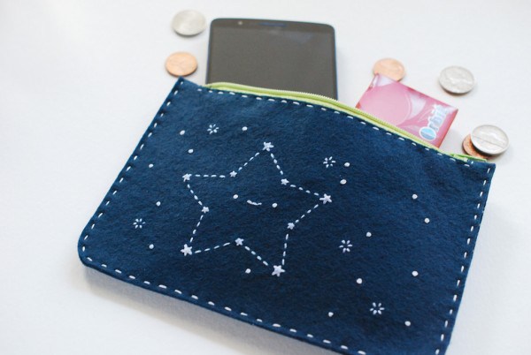 astuccio in feltro con stelle ricamate