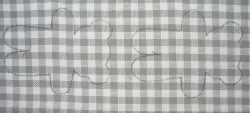 Forma dell'Orsetto Ricalcato sulla Stoffa Forma dell’Orsetto Ricalcato sulla Stoffa