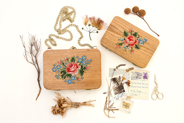 oak\_wood\_purse\_and\_clutch