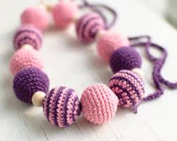 collana\_allattamento\_uncinetto\_rosa