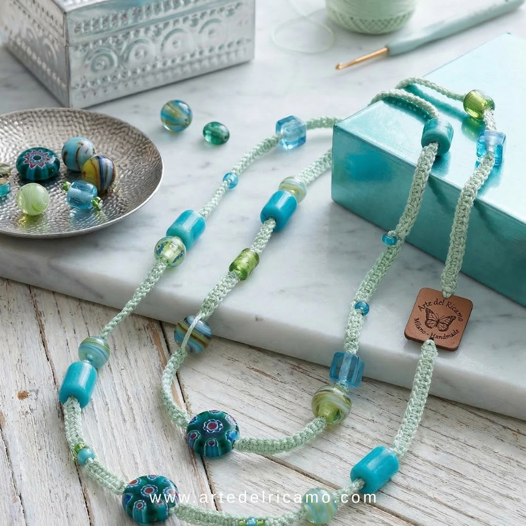 collana di perle a uncinetto