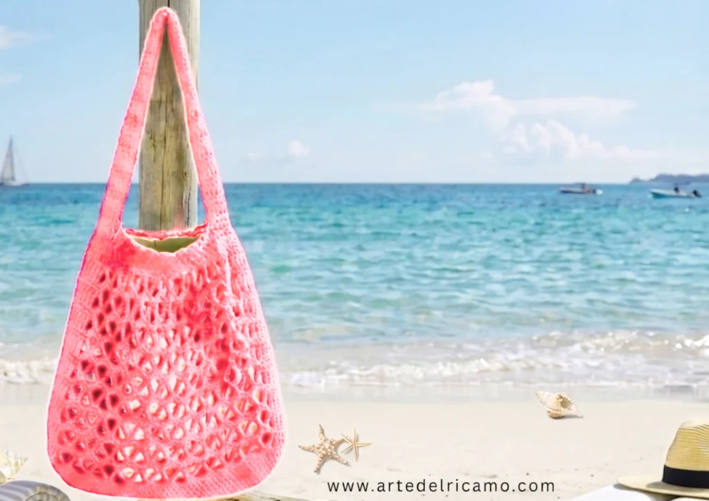 borsa a rete a uncinetto colore corallo ideale per portare con se gli oggetti personali in spiaggia
