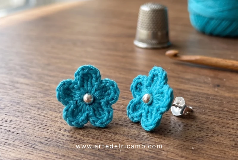 orecchini a uncinetto a forma di fiore