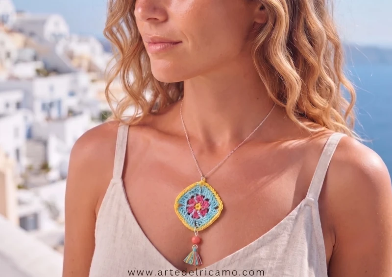 ciondolo per collana granny a uncinetto con pendente e nappina