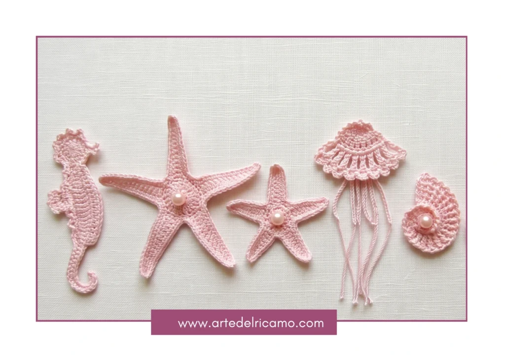 frutti di mare e conchiglie rose a uncinetto