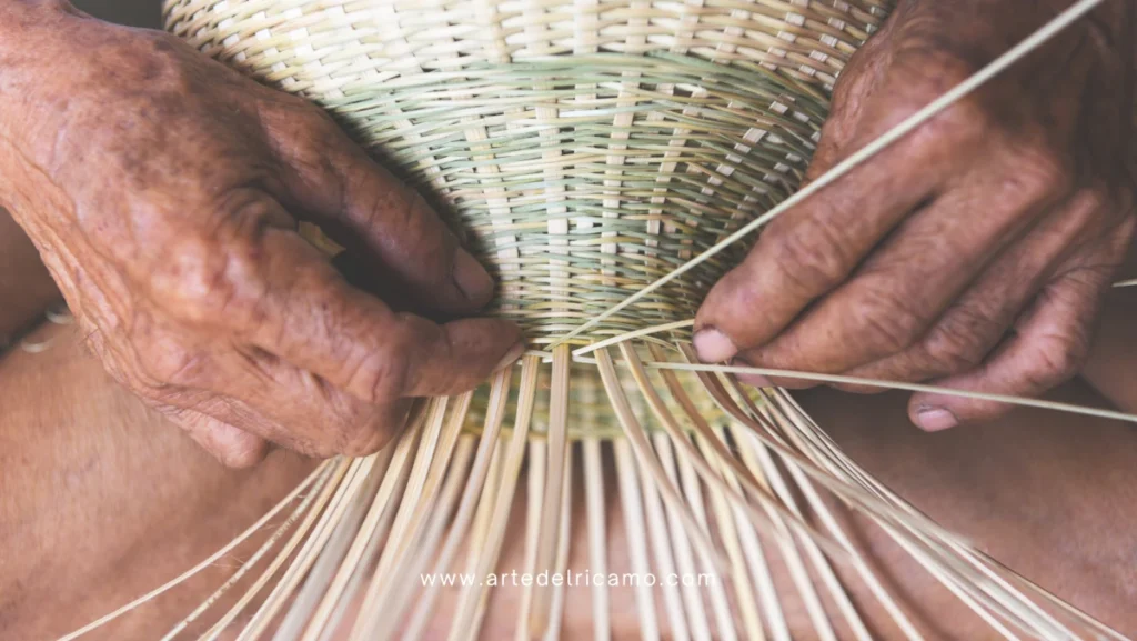 l'arte dell'intrecciare fibre naturali con le proprie mani